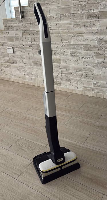 Aparat de curătat podele karcher