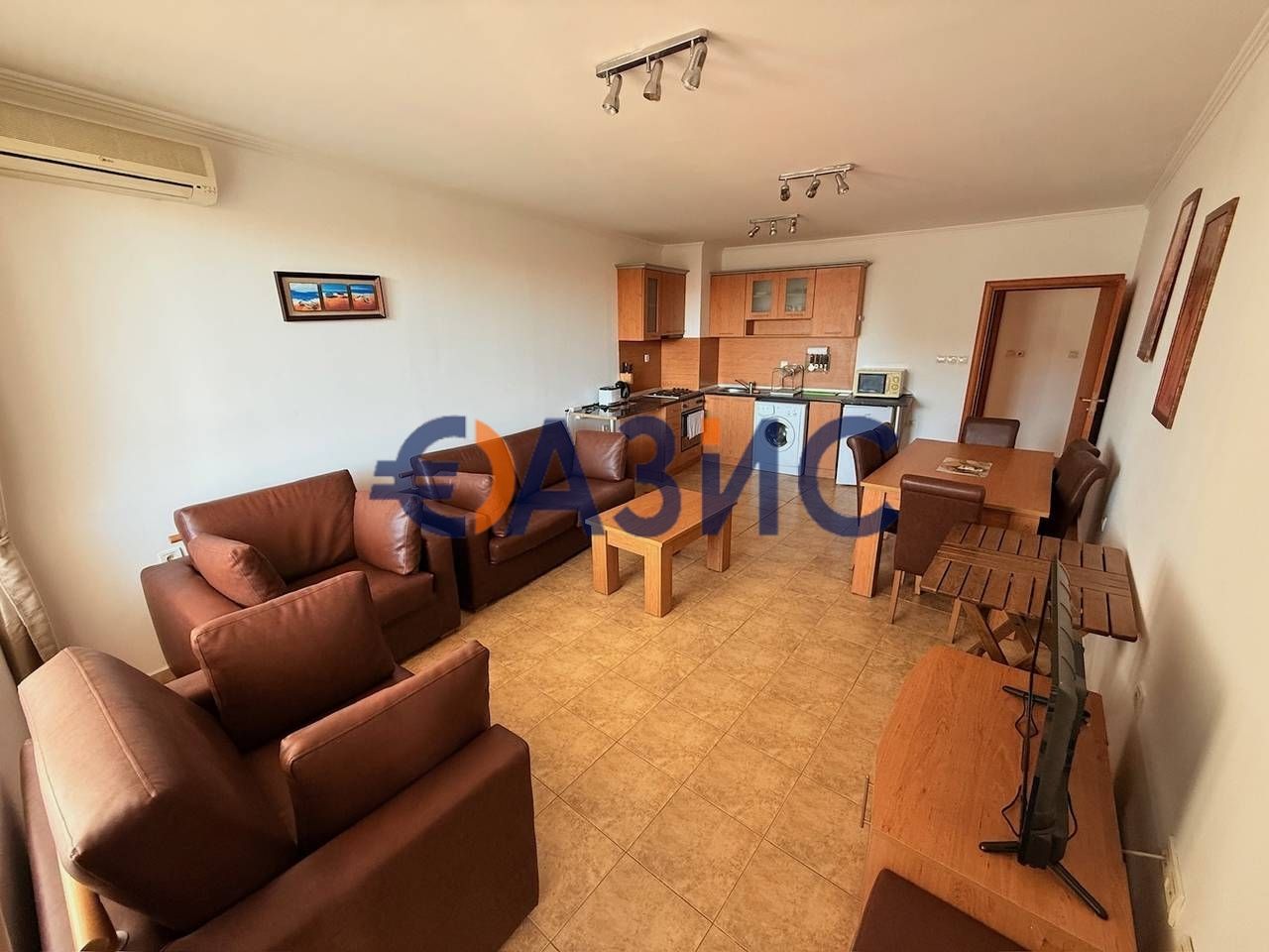 Продава се Тристаен апартамент в Свети Влас - 80 кв.м за 1375 €/кв.м - Снимка #1