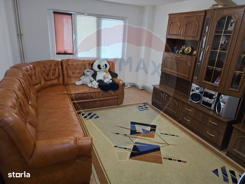Apartament cu 3 camere de vânzare în zona Central