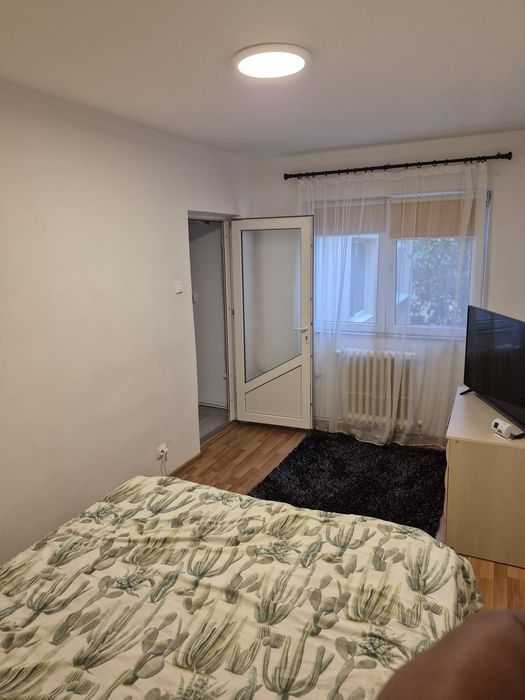 Vând apartament cu 4 camere