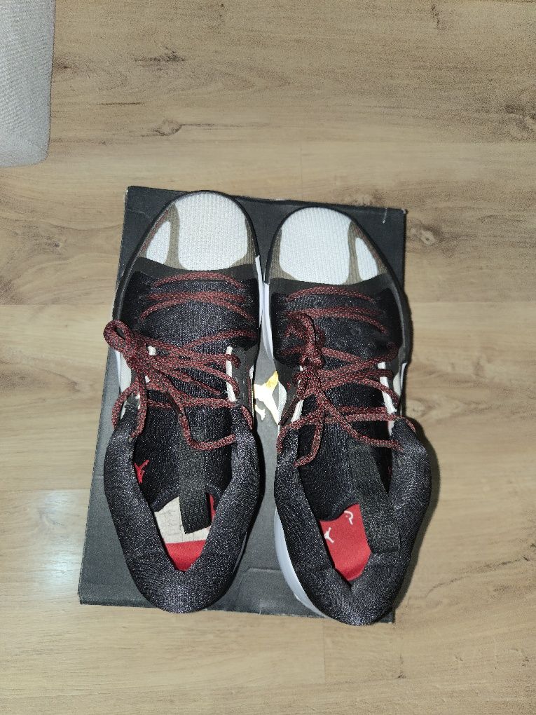 Adidași Jordan Zoom Separate