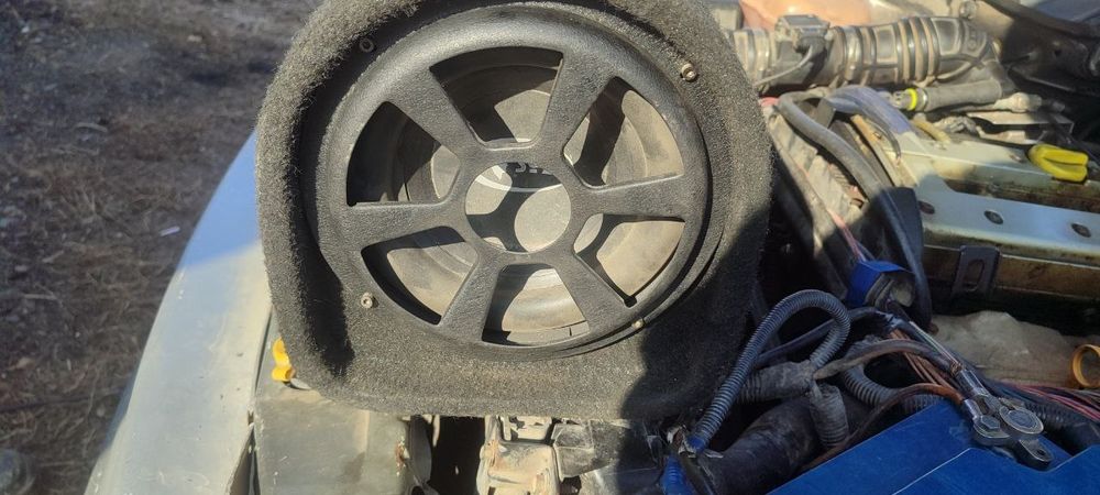 Сабвуфер Syzx в отличном состоянии