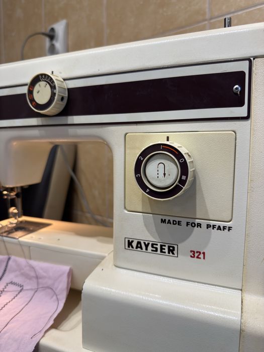 Masina de cusut festonat si butoniere PFAFF KAYSER Germania