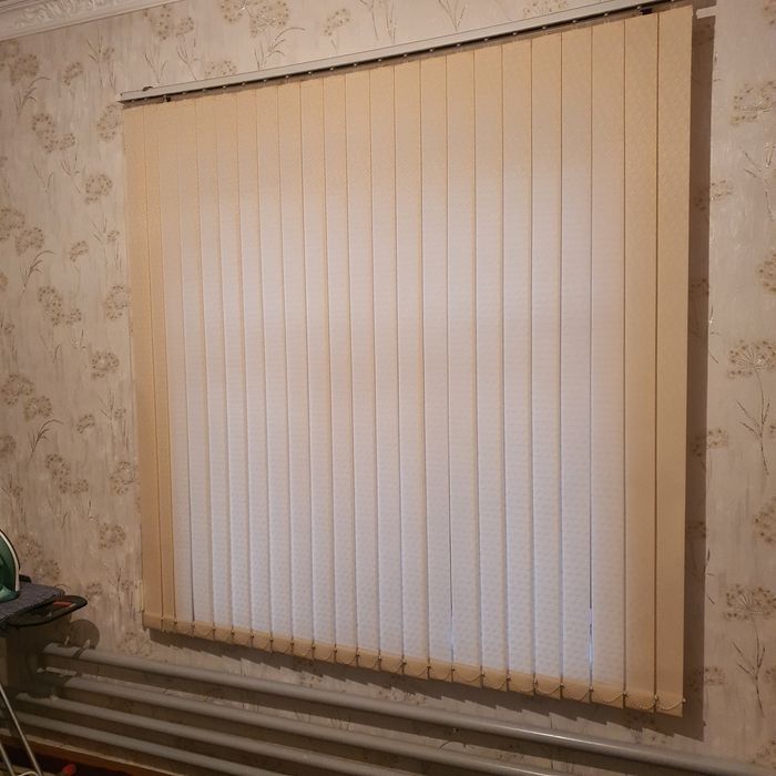 Жалюзи ранги салатовий (оч йашил) илингандаги куриниши 3 та бор