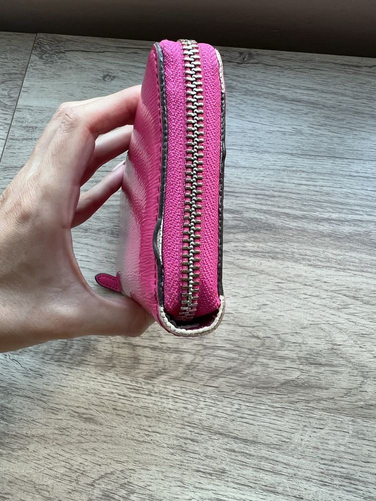 Дамско портомоне DKNY