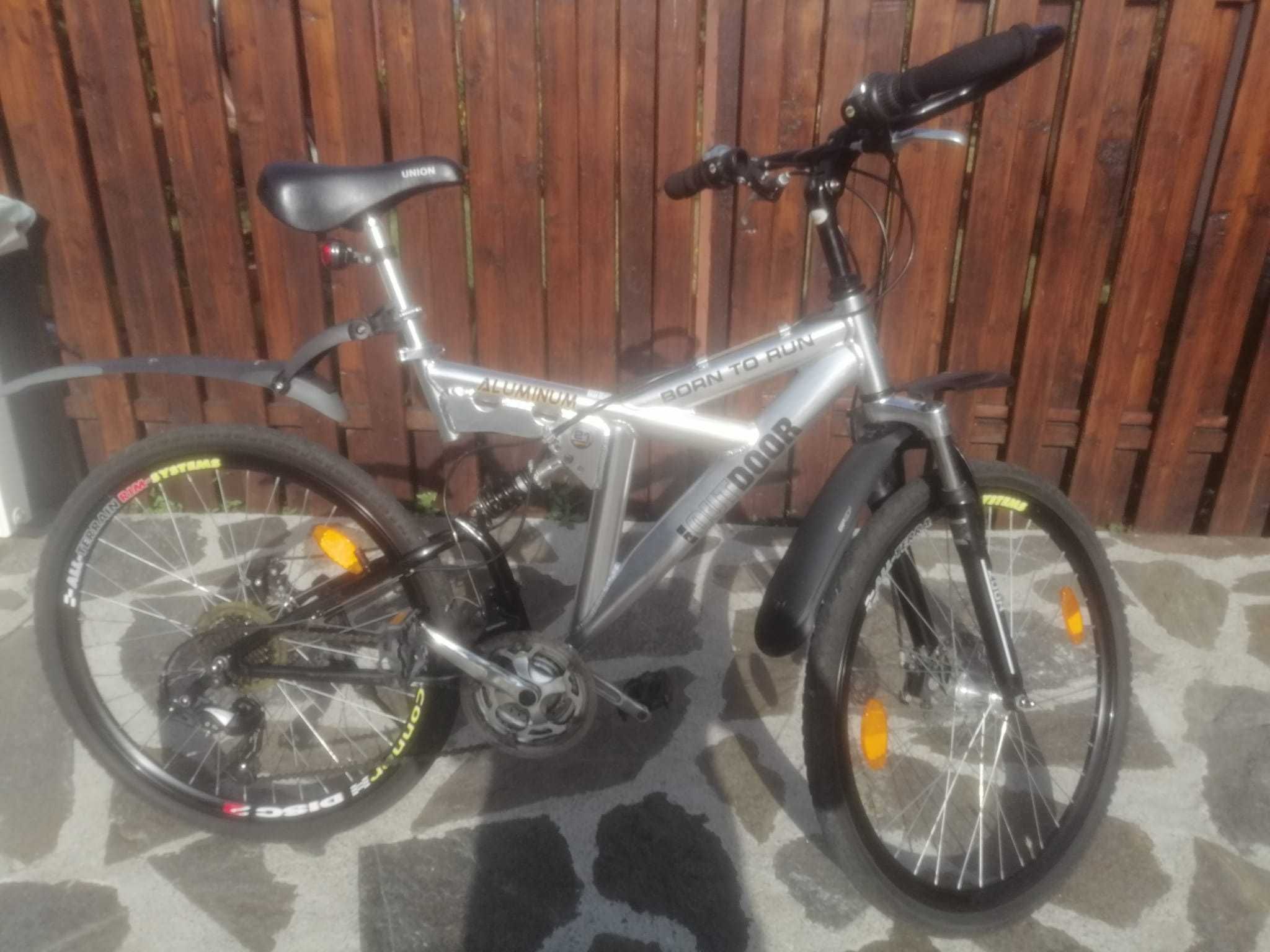 Bicicleta suspensie dubla, cadru aluminiu, frane pe disc, jante duble