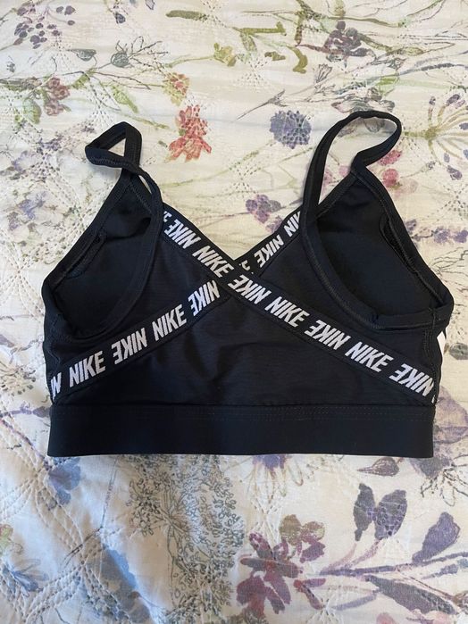 Спортно бюстие на Nike