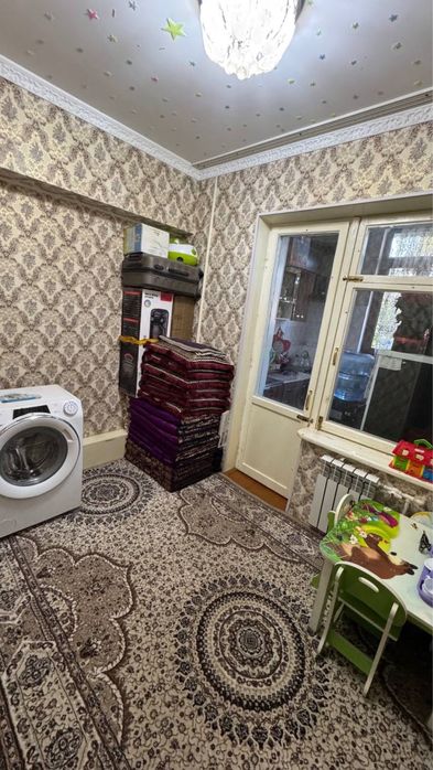 Uchtepa 22 kvartal 1/4/4.   2/6 balkon srochna sotiladi