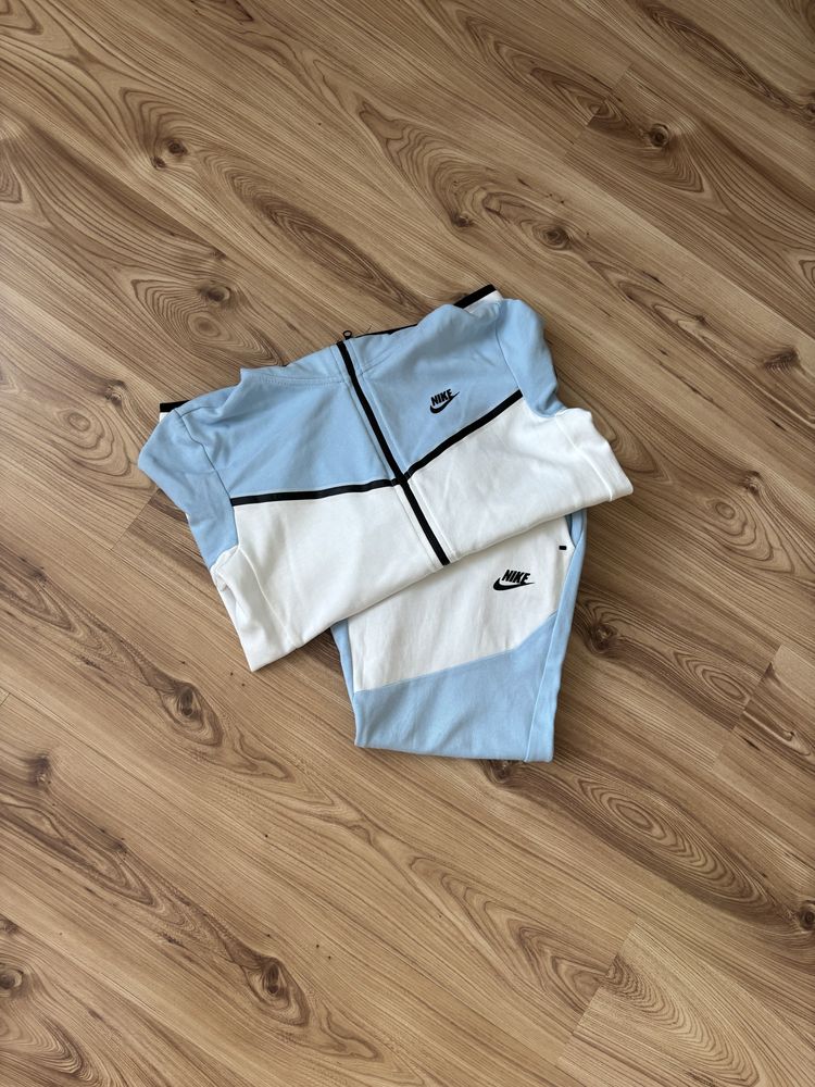 Nike Tech Fleece Baby Blue