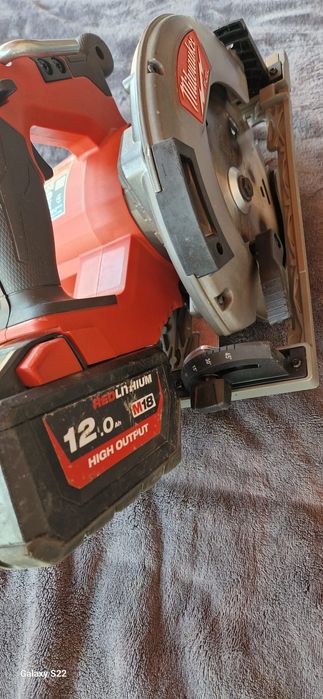 Milwaukee circular pe acumulator