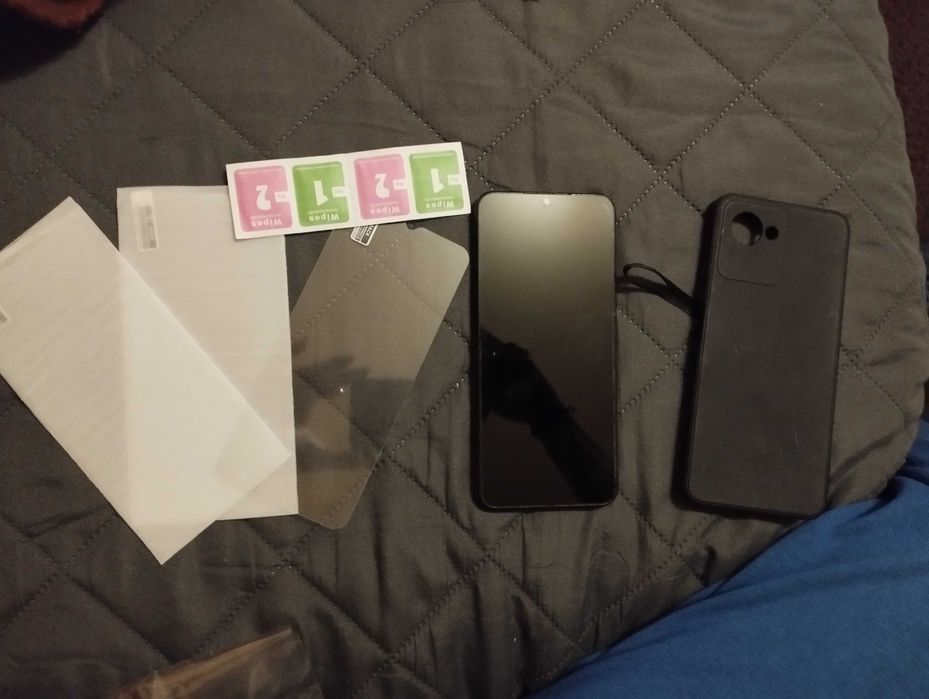 Realmi C30+ подарък 3бр стъклен протектор и нов калъф