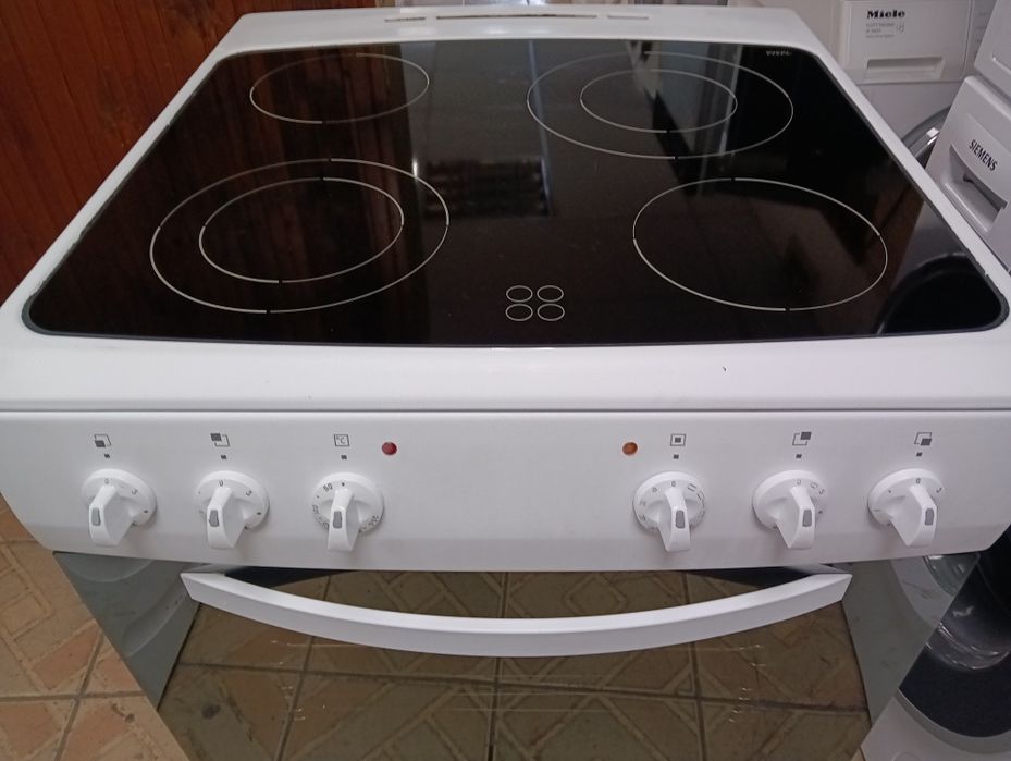 Свободно стояща печка с керамичен плот Gram 2 години гаранция!