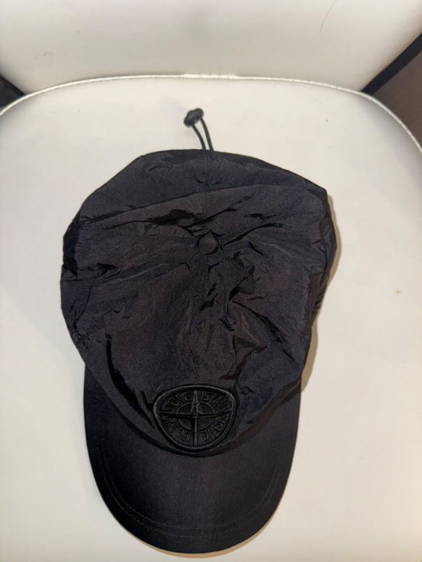 Шапка на Stone Island
