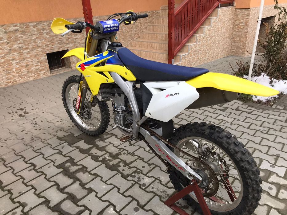 Suzuki RM-Z 250 4T 2009 în stare tehnică și estetică excelentă