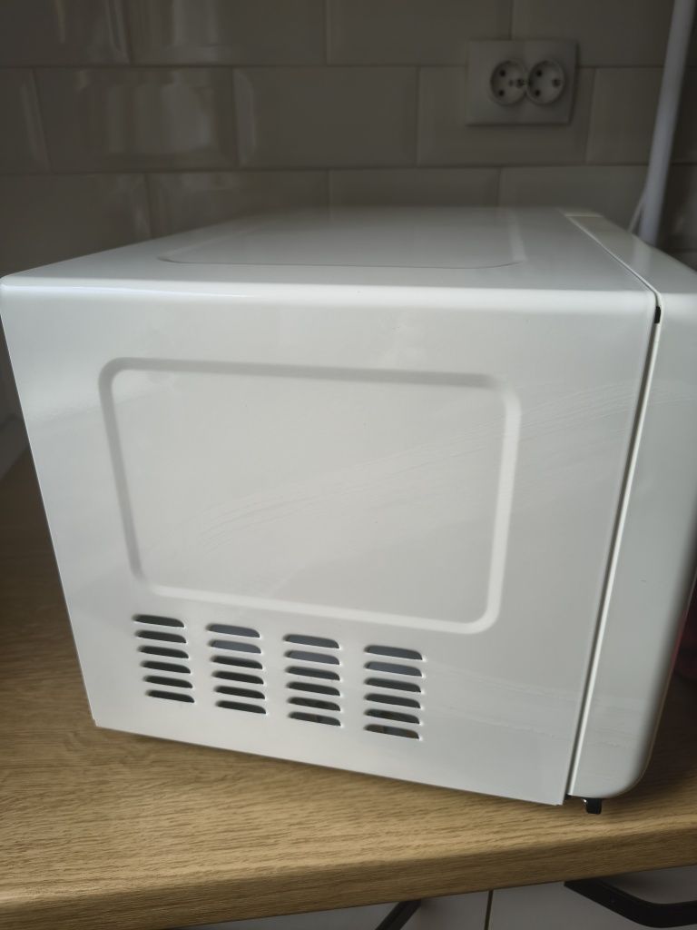 Cuptor cu microunde Daewoo retro