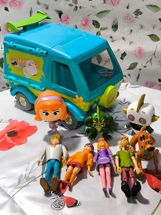 Mașina misterelor și personajele din Scooby doo, originale