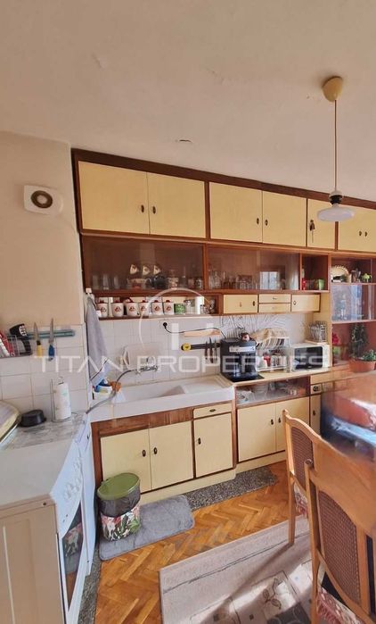 Продава се Тристаен апартамент в Пловдив, Христо Смирненски - 104 кв.м за 2020 €/кв.м - Снимка #7