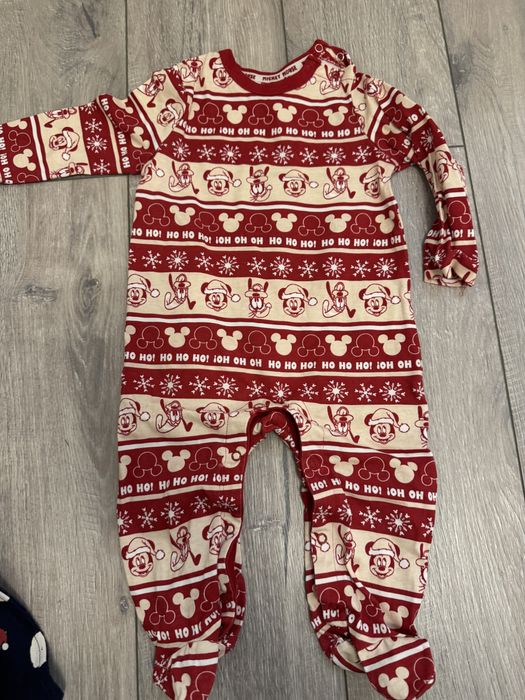 Lot hainute noi de Craciun