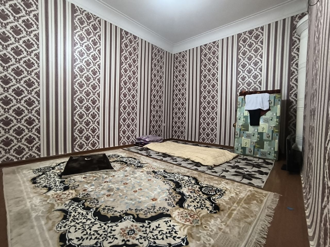 Продаётся 2 комнатная квартира в Чирчике раён центральный базар