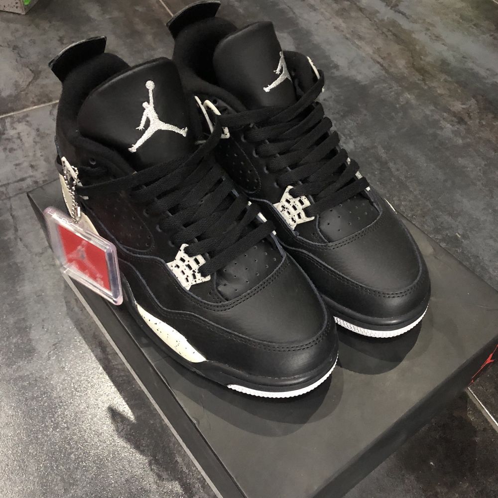 Air Jordan 4 Retro Black Oreo - 41