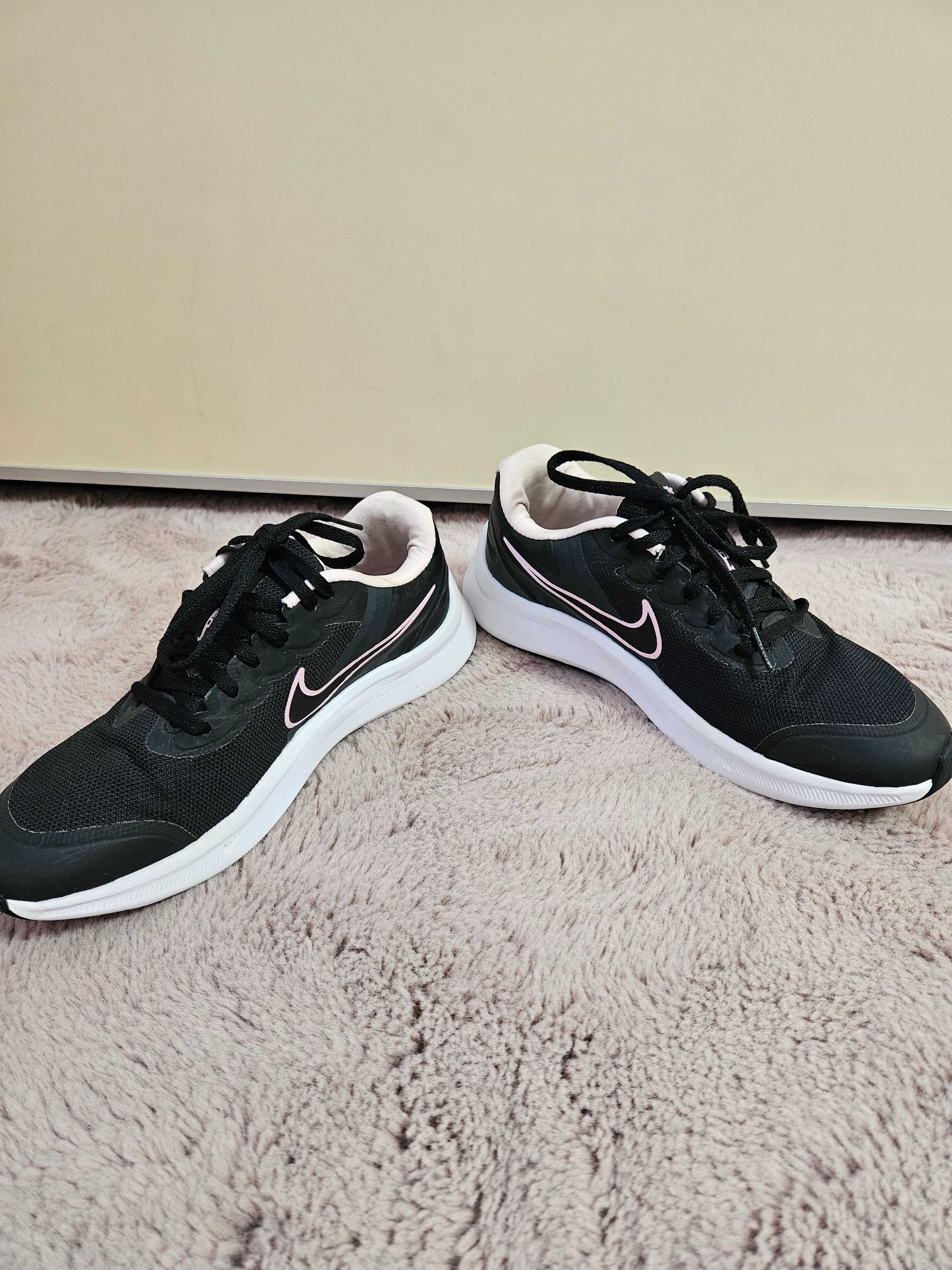 Маратонки Nike номер  37.5