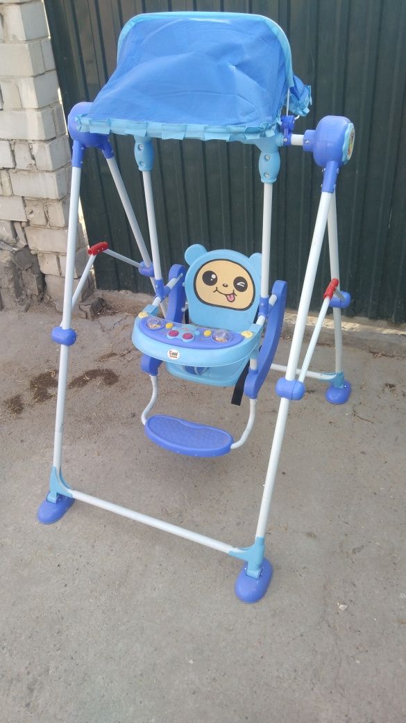 Продам качелю детскую в отличном состояний