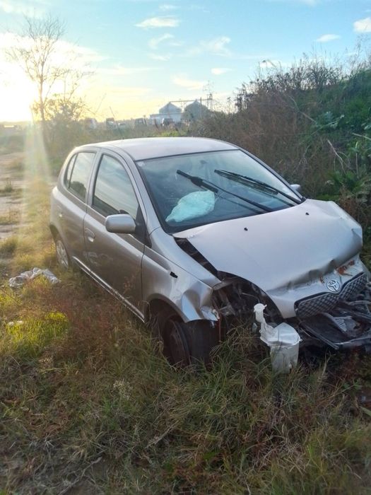 Toyota Yaris на части