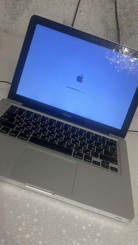 Продаю Макбук (Macbook)