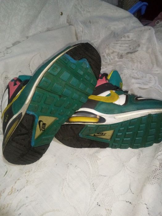 Продам кроссовки женские зимние