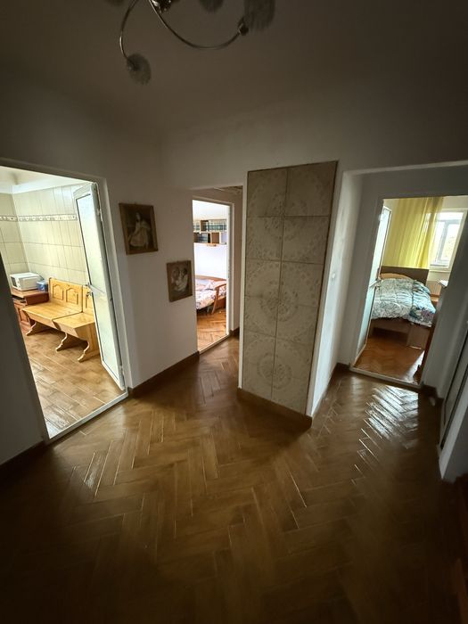 Inchirez apartament 4 camere.