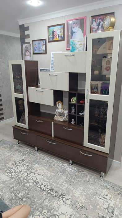 Продам стенку горку в отличном состоянии.стеклянную тумбу под телевизо