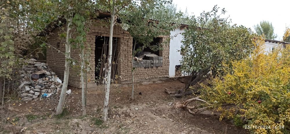 Boyovutda uy sotiladi