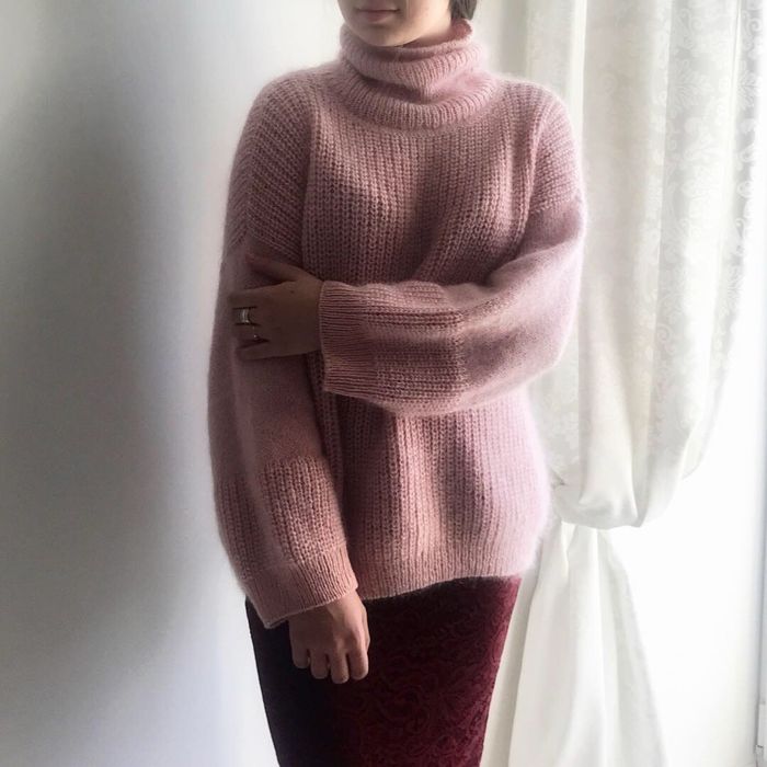 Продам свитер ручной работы