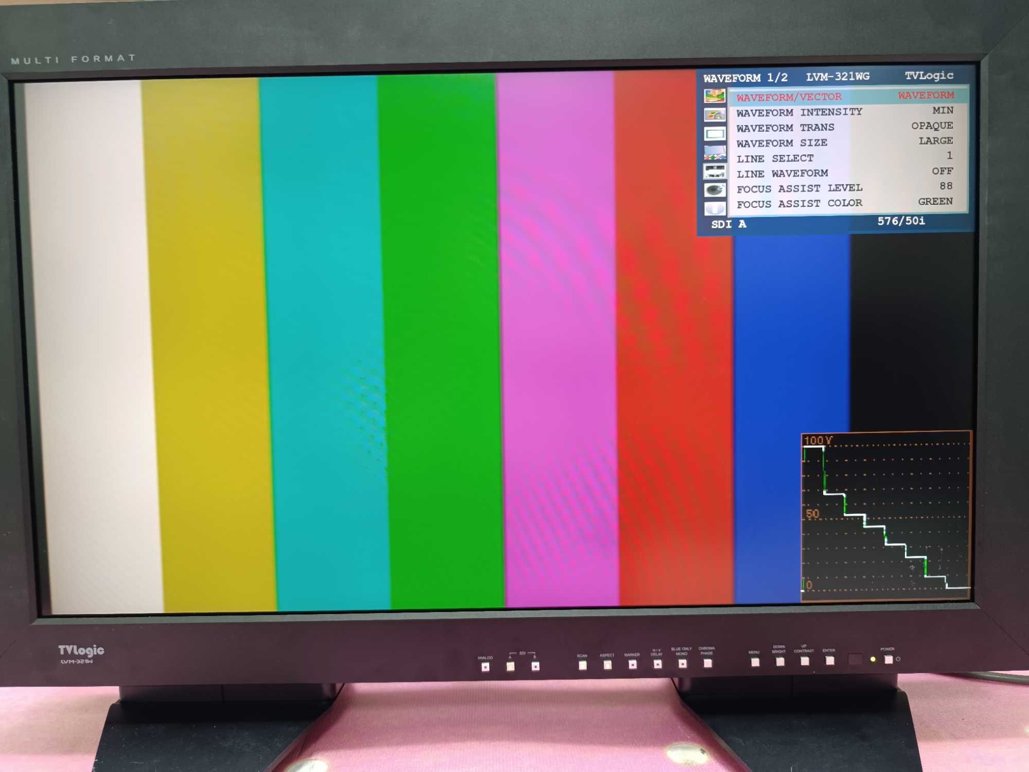 Продаю монитор телевизионный TVlogic LVM-321W