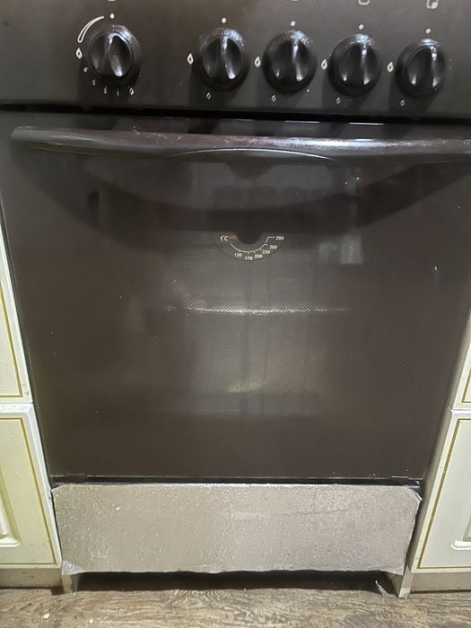 Газовая плита коричнев