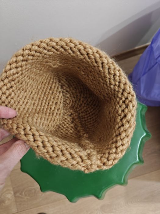 Бежово /светло кафява плетена шапка