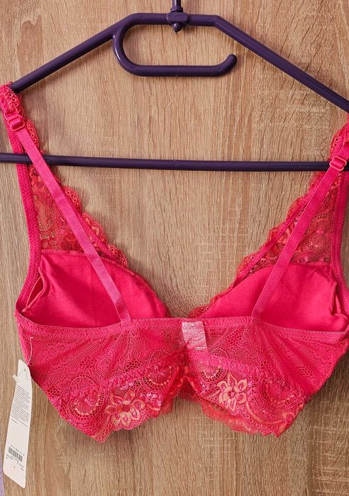 Дантелено бюстие