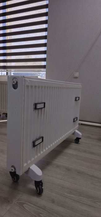 Гибридный радиатор работайт на токе и на ваде .