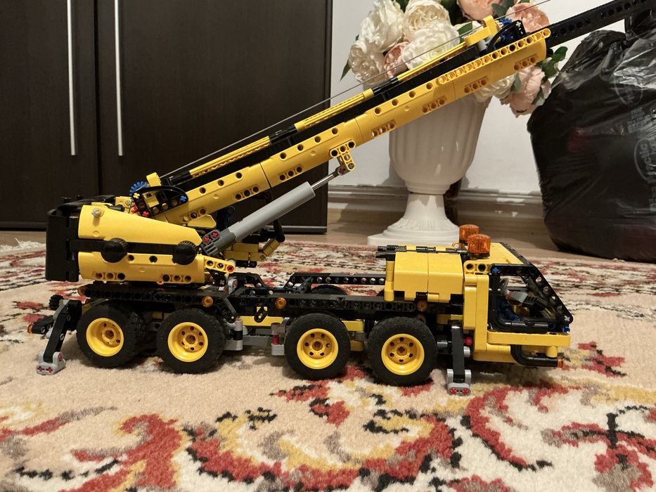 Lego crane 42108