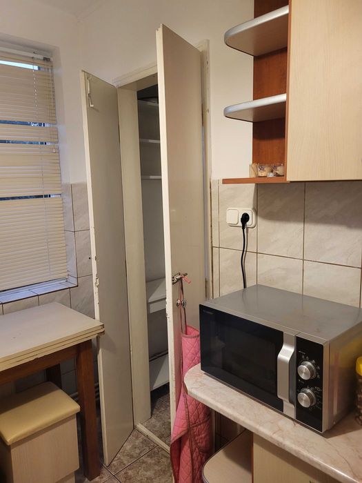 Închiriez apartament semicentral