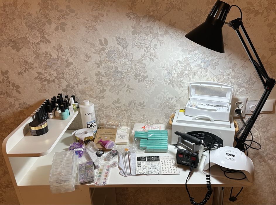 Продам полный набор для мастера маникюра