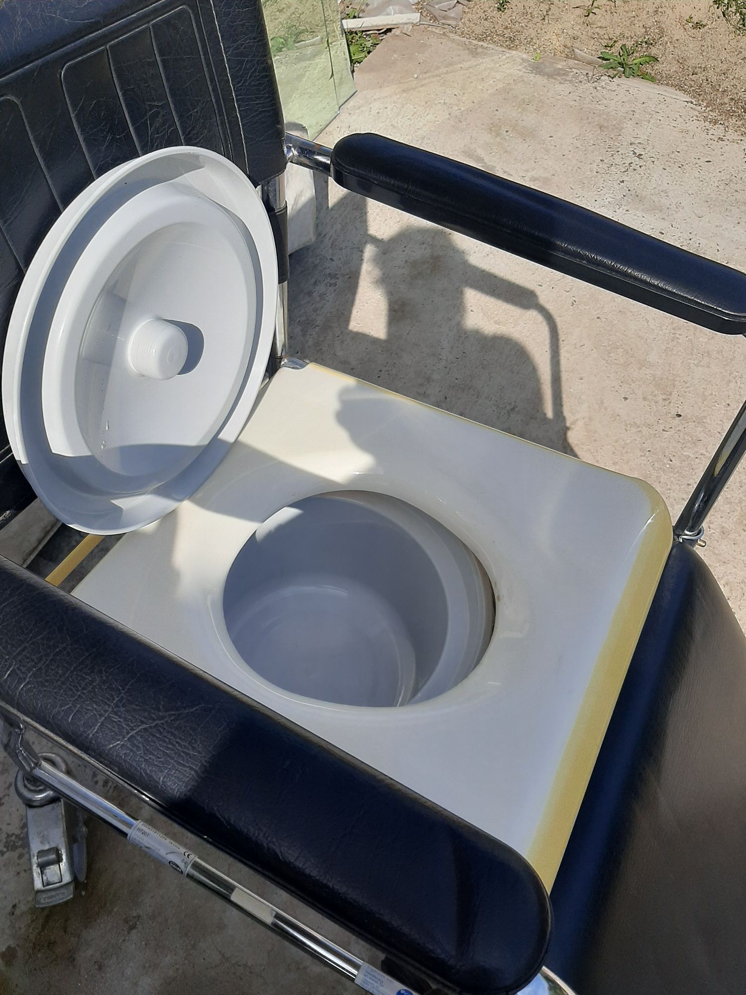 Scaun mobil /wc pentru persoane cu deficienta