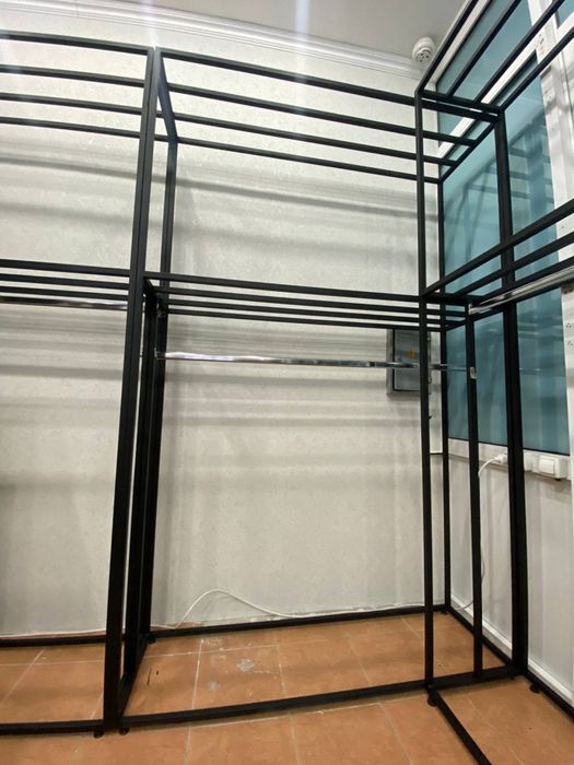 Продаются готовые стелажи для магазина одежды