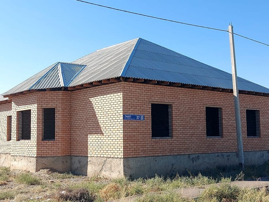 Жер үй сатылады.