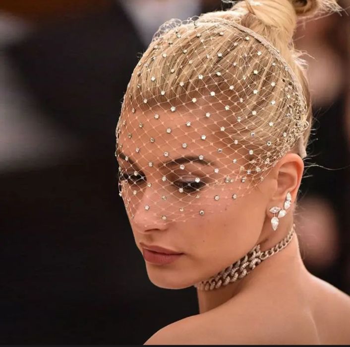 Шикарный ободок-фата с вуалью и стразами в белом и черном цвете