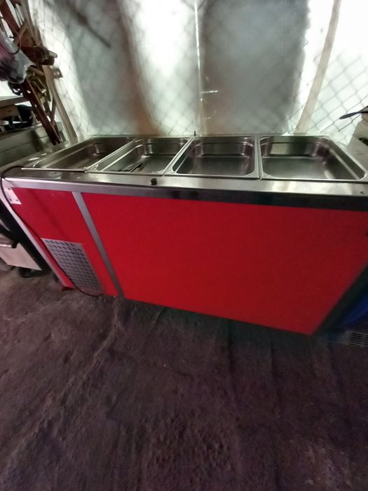 Vând vitrina frigorifica rece