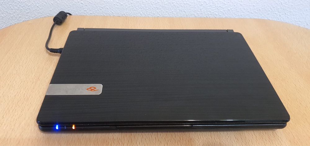 Vând netbook Packard Bell (by Acer)