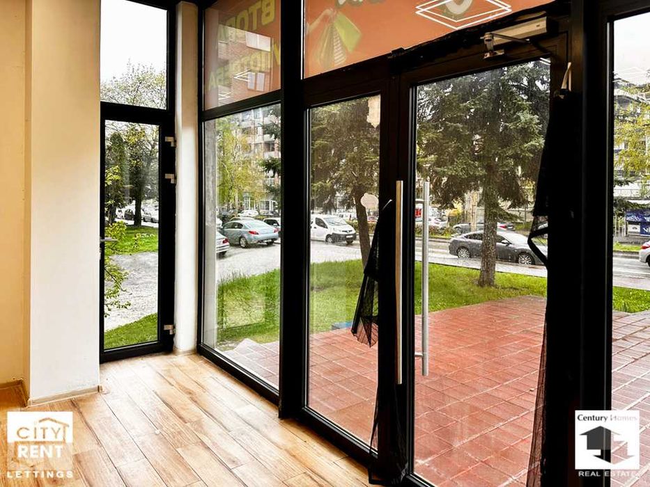 Дава се под наем Магазин в Велико Търново, Център - 61 кв.м за 330 € - Снимка #2