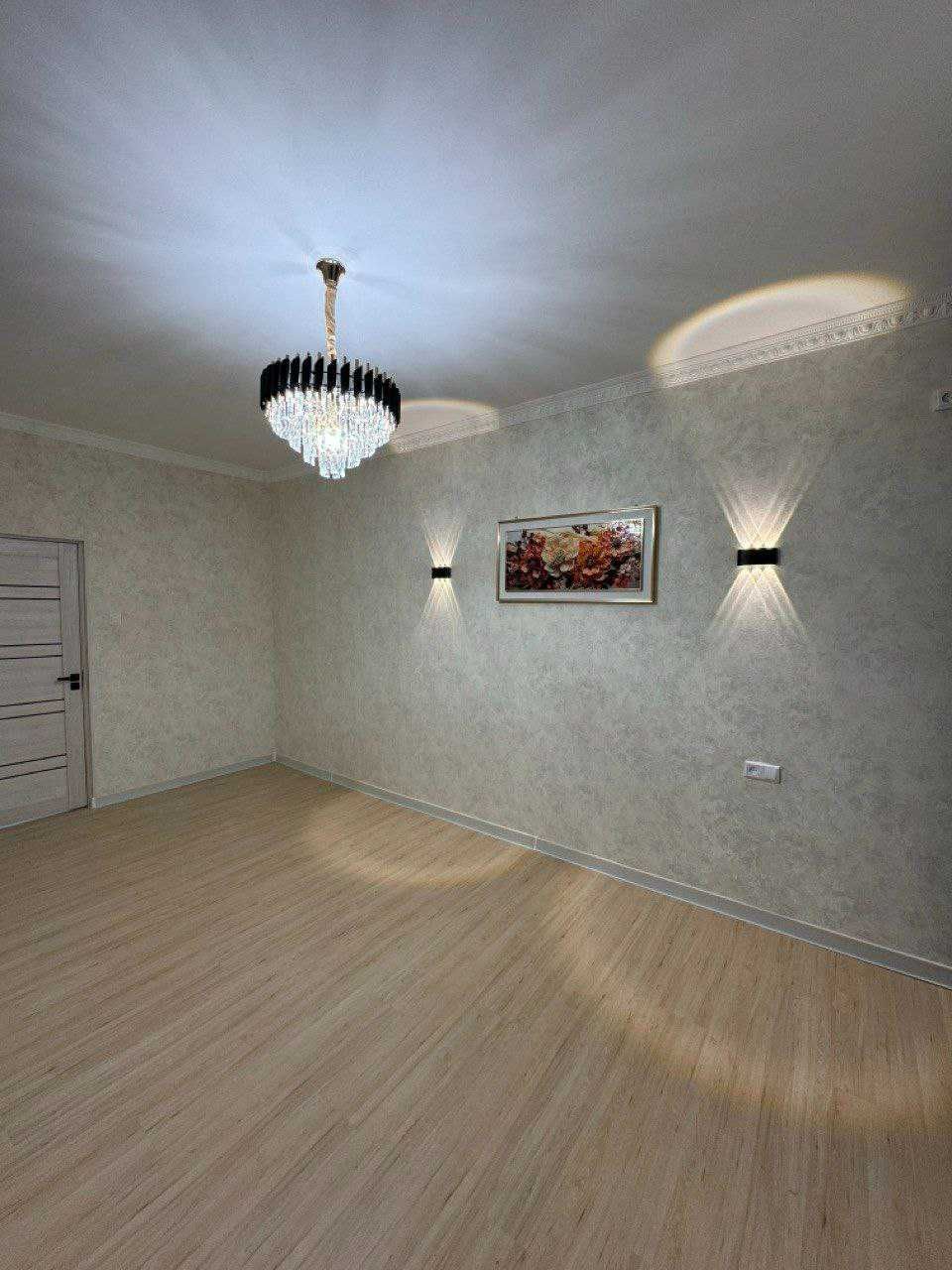 Продам 3-х комнатную с евроремонтом на Авиасазлар-1 ( 68кв.м ) 3/2/4
