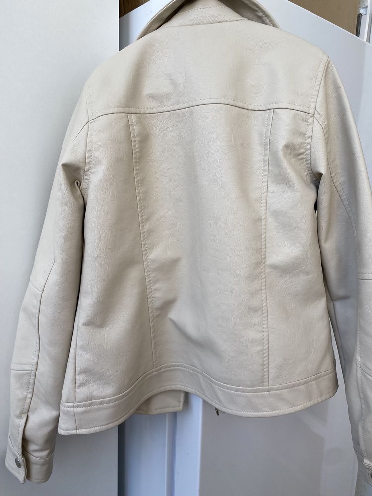 кожаная куртка DeFacto,140-146 см,10-11 лет. Состояние непло